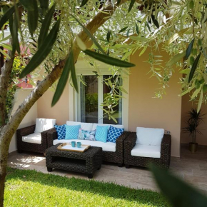 Stylish family villa 100m from the beach and town center